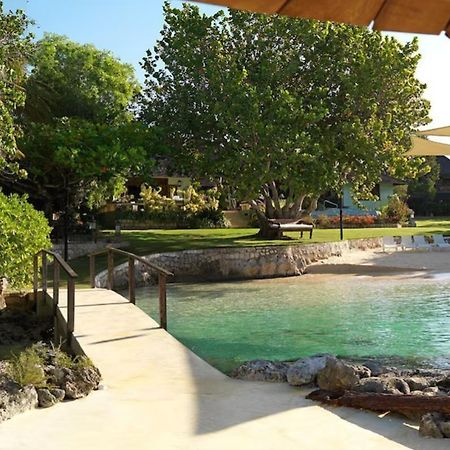 Amanoka Exclusive Villa With Private Beach & Gazebo 디스커버리베이 외부 사진