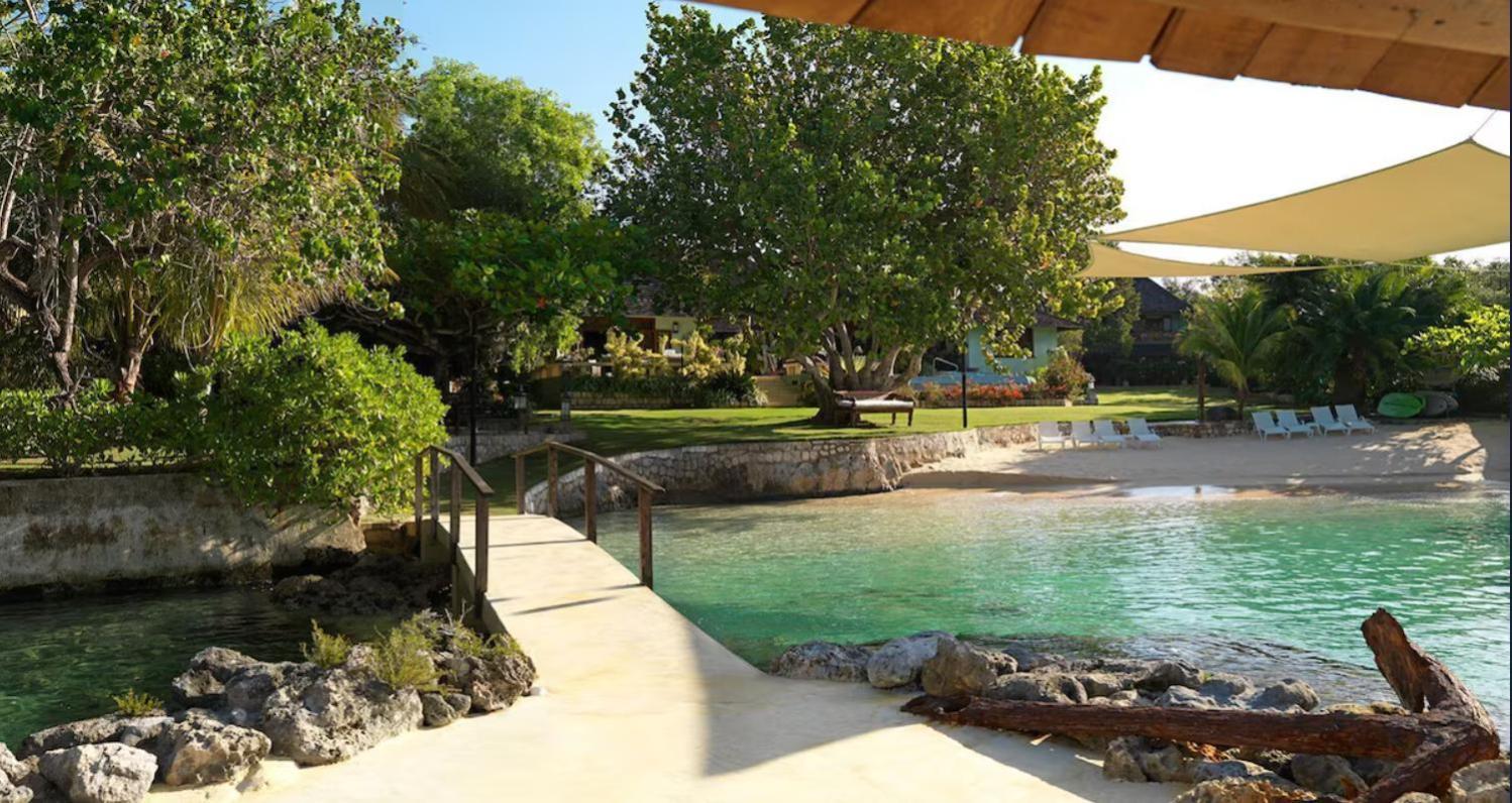 Amanoka Exclusive Villa With Private Beach & Gazebo 디스커버리베이 외부 사진